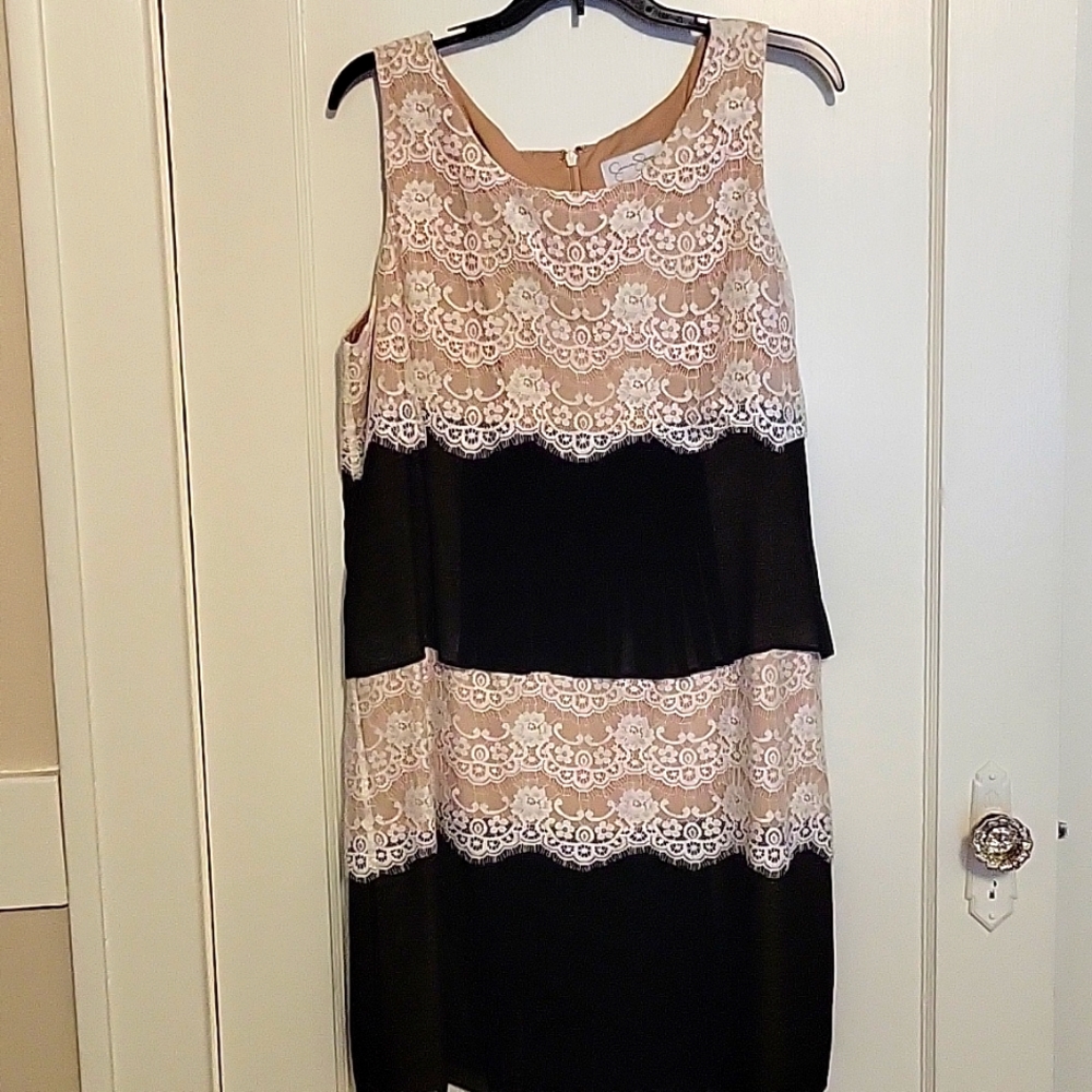 JESSICA SIMPSON SLEEVELESS BLACK AND CREAM LACE